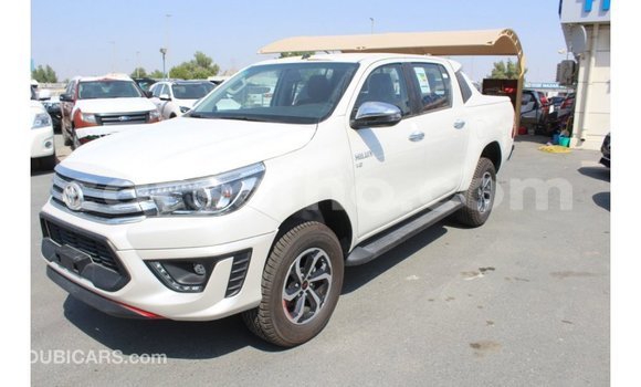 Sayi Imported Toyota Hilux White Mota in Import - Dubai a Maseru Sayi Imported Toyota Hilux White Mota in Import - Dubai a Maseru