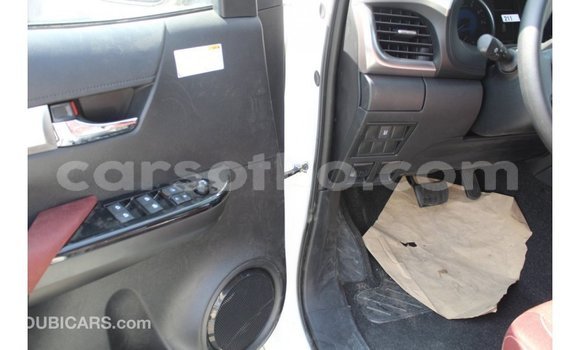 Sayi Imported Toyota Hilux White Mota in Import - Dubai a Maseru Sayi Imported Toyota Hilux White Mota in Import - Dubai a Maseru