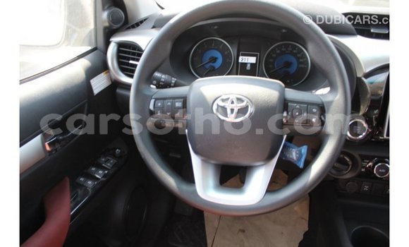 Sayi Imported Toyota Hilux White Mota in Import - Dubai a Maseru Sayi Imported Toyota Hilux White Mota in Import - Dubai a Maseru