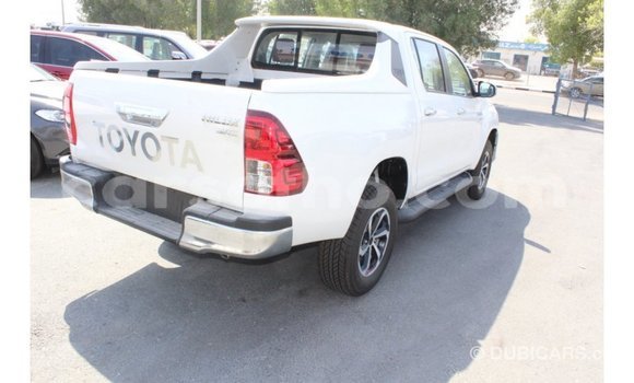 Sayi Imported Toyota Hilux White Mota in Import - Dubai a Maseru Sayi Imported Toyota Hilux White Mota in Import - Dubai a Maseru