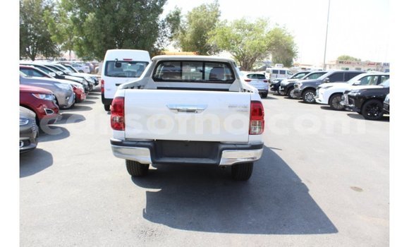 Sayi Imported Toyota Hilux White Mota in Import - Dubai a Maseru Sayi Imported Toyota Hilux White Mota in Import - Dubai a Maseru