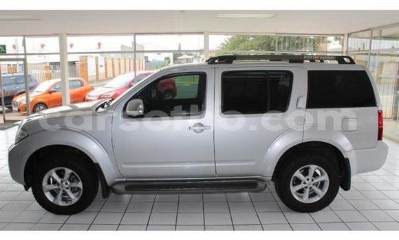 Sayi Na hannu Nissan Navara Silver Mota in Maseru a Maseru Sayi Na hannu Nissan Navara Silver Mota in Maseru a Maseru