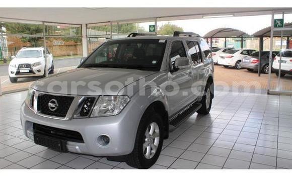 Sayi Na hannu Nissan Navara Silver Mota in Maseru a Maseru Sayi Na hannu Nissan Navara Silver Mota in Maseru a Maseru