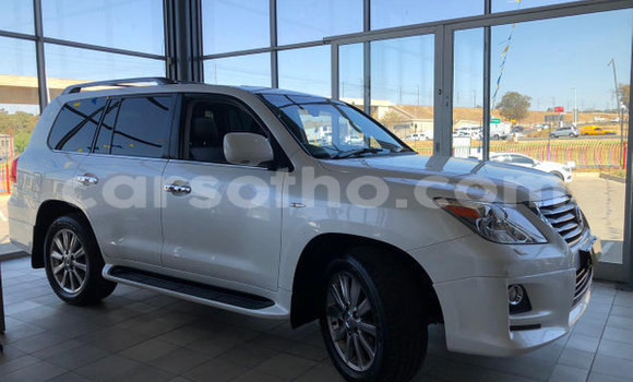 Sayi Na hannu Lexus LX 570 White Mota in Maseru a Maseru Sayi Na hannu Lexus LX 570 White Mota in Maseru a Maseru