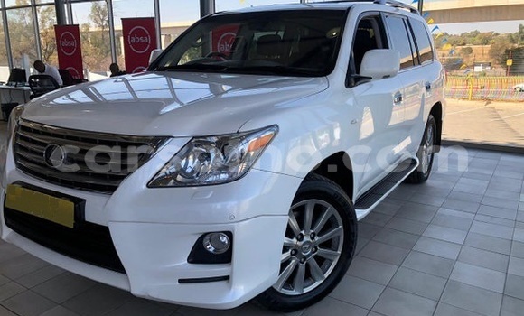 Sayi Na hannu Lexus LX 570 White Mota in Maseru a Maseru Sayi Na hannu Lexus LX 570 White Mota in Maseru a Maseru