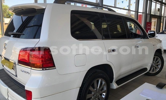 Sayi Na hannu Lexus LX 570 White Mota in Maseru a Maseru Sayi Na hannu Lexus LX 570 White Mota in Maseru a Maseru