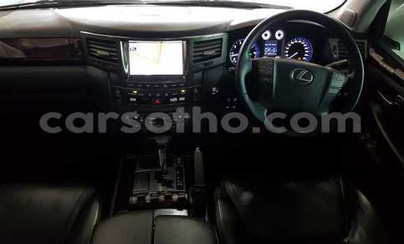 Sayi Na hannu Lexus LX 570 White Mota in Maseru a Maseru Sayi Na hannu Lexus LX 570 White Mota in Maseru a Maseru