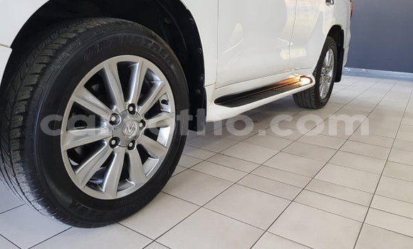 Sayi Na hannu Lexus LX 570 White Mota in Maseru a Maseru Sayi Na hannu Lexus LX 570 White Mota in Maseru a Maseru