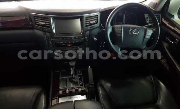 Sayi Na hannu Lexus LX 570 White Mota in Maseru a Maseru Sayi Na hannu Lexus LX 570 White Mota in Maseru a Maseru