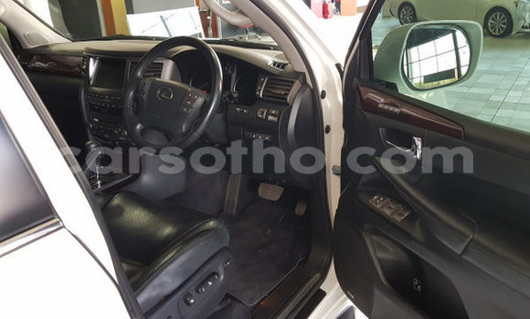 Sayi Na hannu Lexus LX 570 White Mota in Maseru a Maseru Sayi Na hannu Lexus LX 570 White Mota in Maseru a Maseru