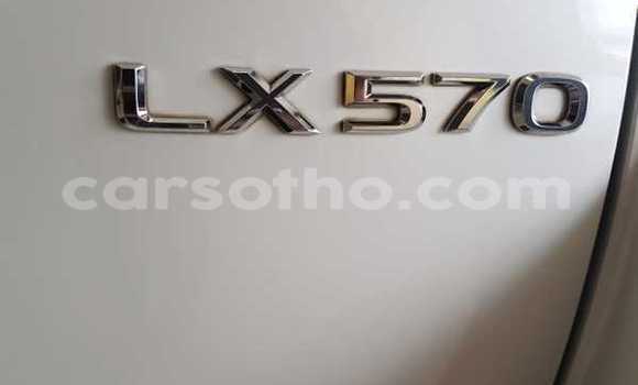 Sayi Na hannu Lexus LX 570 White Mota in Maseru a Maseru Sayi Na hannu Lexus LX 570 White Mota in Maseru a Maseru