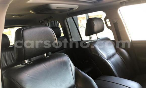 Sayi Na hannu Lexus LX 570 White Mota in Maseru a Maseru Sayi Na hannu Lexus LX 570 White Mota in Maseru a Maseru