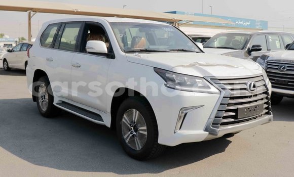 Acheter Import Voiture Lexus LX Blanc à Import - Dubai, Maseru Acheter Import Voiture Lexus LX Blanc à Import - Dubai, Maseru