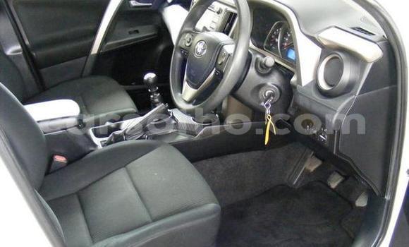 Acheter Occasion Voiture Toyota RAV4 Blanc à Maseru, Maseru Acheter Occasion Voiture Toyota RAV4 Blanc à Maseru, Maseru