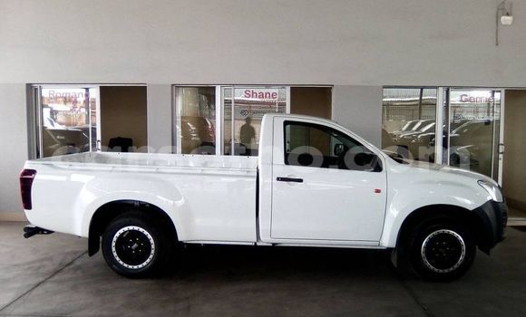 Buy Used Isuzu KB White Car in Hlotse in Leribe Buy Used Isuzu KB White Car in Hlotse in Leribe