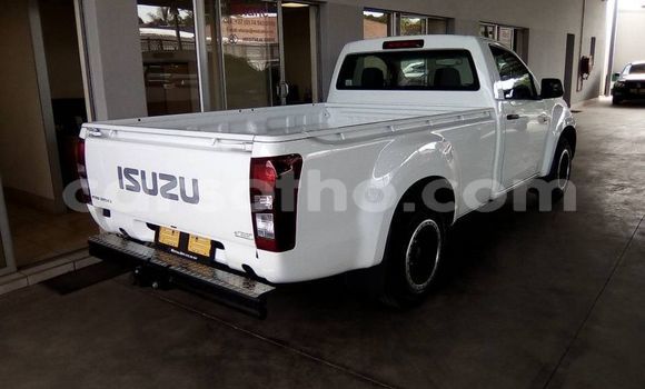 Buy Used Isuzu KB White Car in Hlotse in Leribe Buy Used Isuzu KB White Car in Hlotse in Leribe