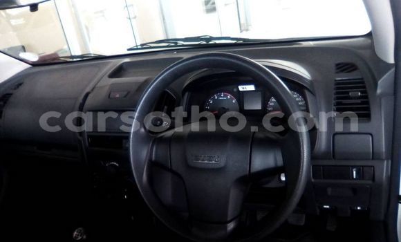 Buy Used Isuzu KB White Car in Hlotse in Leribe Buy Used Isuzu KB White Car in Hlotse in Leribe