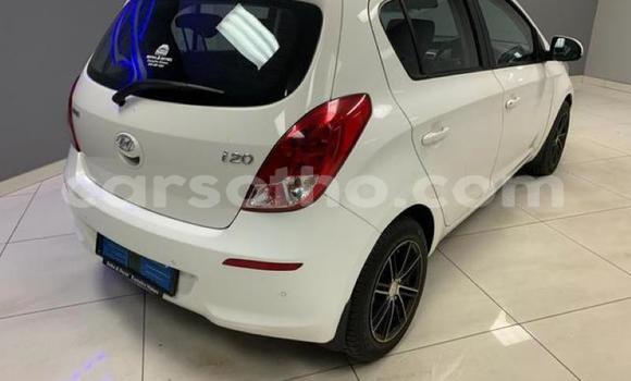 Sayi Na hannu Hyundai i20 White Mota in Maseru a Maseru Sayi Na hannu Hyundai i20 White Mota in Maseru a Maseru