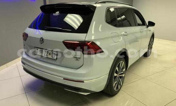 Sayi Na hannu Volkswagen Tiguan White Mota in Maseru a Maseru Sayi Na hannu Volkswagen Tiguan White Mota in Maseru a Maseru