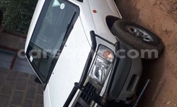 Sayi Na hannu Nissan Patrol White Mota in Maseru a Maseru
