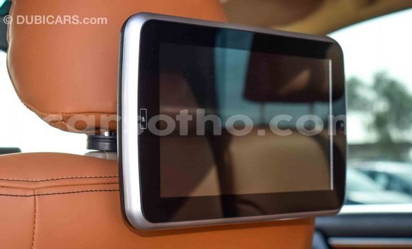 Sayi Imported Toyota Land Cruiser White Mota in Import - Dubai a Maseru Sayi Imported Toyota Land Cruiser White Mota in Import - Dubai a Maseru