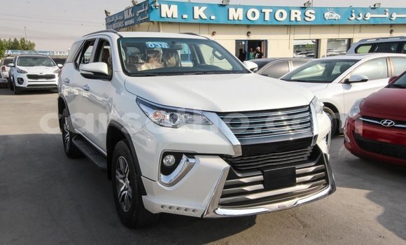 Sayi Imported Toyota Fortuner White Mota in Import - Dubai a Maseru Sayi Imported Toyota Fortuner White Mota in Import - Dubai a Maseru