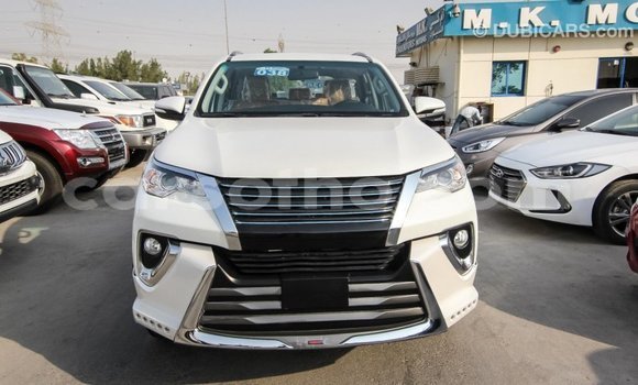 Sayi Imported Toyota Fortuner White Mota in Import - Dubai a Maseru Sayi Imported Toyota Fortuner White Mota in Import - Dubai a Maseru