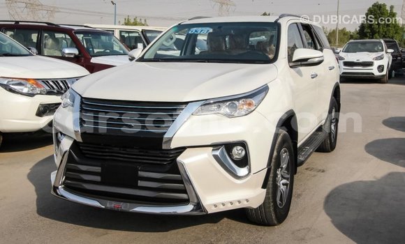 Sayi Imported Toyota Fortuner White Mota in Import - Dubai a Maseru Sayi Imported Toyota Fortuner White Mota in Import - Dubai a Maseru