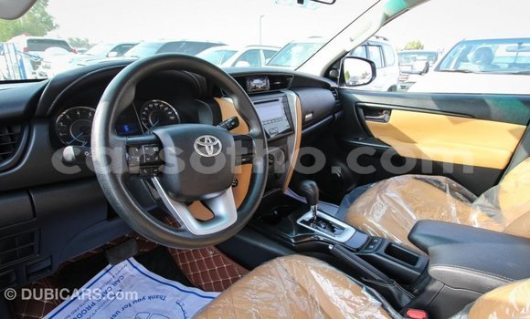Sayi Imported Toyota Fortuner White Mota in Import - Dubai a Maseru Sayi Imported Toyota Fortuner White Mota in Import - Dubai a Maseru