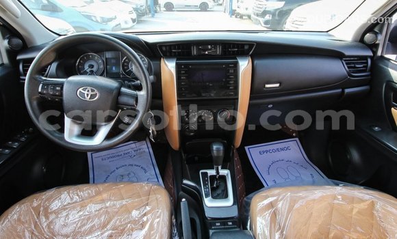 Sayi Imported Toyota Fortuner White Mota in Import - Dubai a Maseru Sayi Imported Toyota Fortuner White Mota in Import - Dubai a Maseru