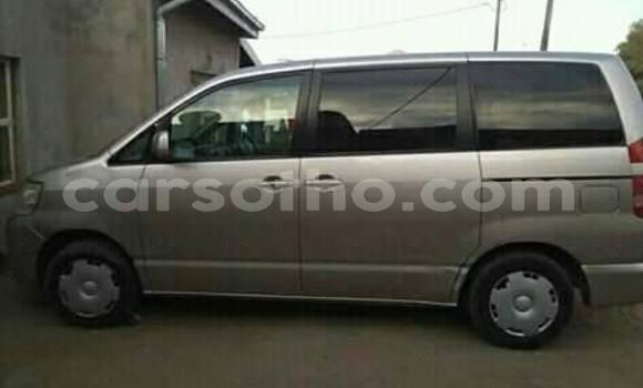 Acheter Occasion Voiture Toyota Noah Gris à Maseru, Maseru Acheter Occasion Voiture Toyota Noah Gris à Maseru, Maseru