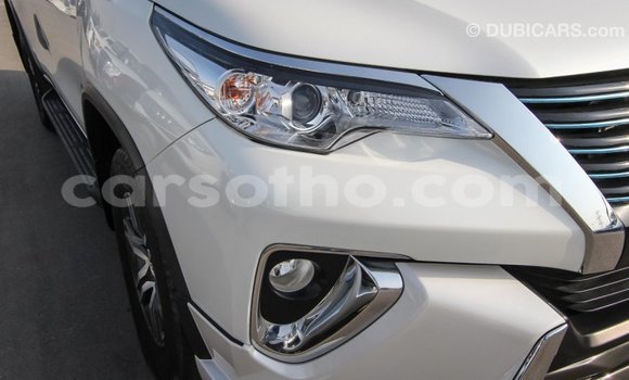 Sayi Imported Toyota Fortuner White Mota in Import - Dubai a Maseru Sayi Imported Toyota Fortuner White Mota in Import - Dubai a Maseru