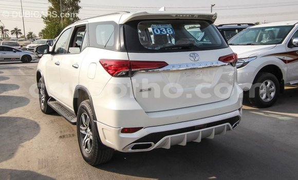Sayi Imported Toyota Fortuner White Mota in Import - Dubai a Maseru Sayi Imported Toyota Fortuner White Mota in Import - Dubai a Maseru
