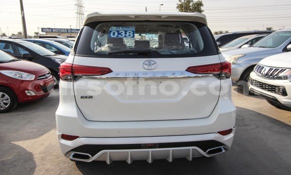 Sayi Imported Toyota Fortuner White Mota in Import - Dubai a Maseru Sayi Imported Toyota Fortuner White Mota in Import - Dubai a Maseru