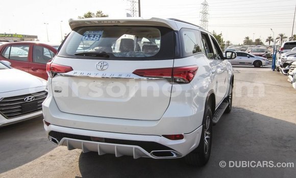Sayi Imported Toyota Fortuner White Mota in Import - Dubai a Maseru Sayi Imported Toyota Fortuner White Mota in Import - Dubai a Maseru