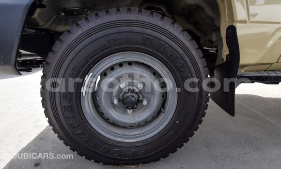 Acheter Import Voiture Toyota Land Cruiser Beige à Import - Dubai, Maseru Acheter Import Voiture Toyota Land Cruiser Beige à Import - Dubai, Maseru