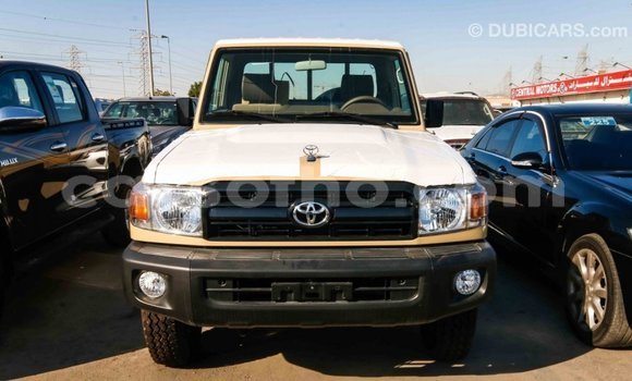 Acheter Import Voiture Toyota Land Cruiser Beige à Import - Dubai, Maseru Acheter Import Voiture Toyota Land Cruiser Beige à Import - Dubai, Maseru