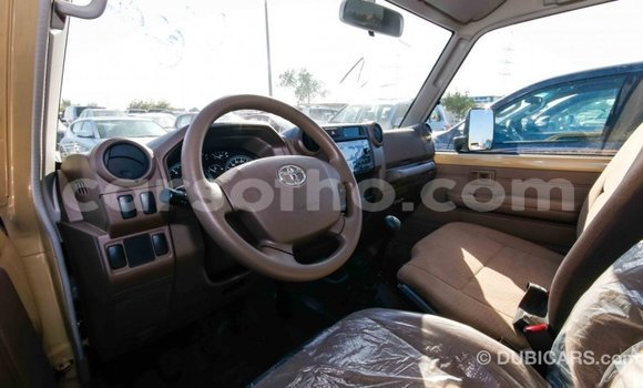 Acheter Import Voiture Toyota Land Cruiser Beige à Import - Dubai, Maseru Acheter Import Voiture Toyota Land Cruiser Beige à Import - Dubai, Maseru