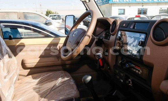 Acheter Import Voiture Toyota Land Cruiser Beige à Import - Dubai, Maseru Acheter Import Voiture Toyota Land Cruiser Beige à Import - Dubai, Maseru
