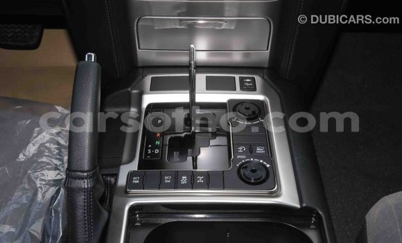Sayi Imported Toyota Land Cruiser White Mota in Import - Dubai a Maseru Sayi Imported Toyota Land Cruiser White Mota in Import - Dubai a Maseru