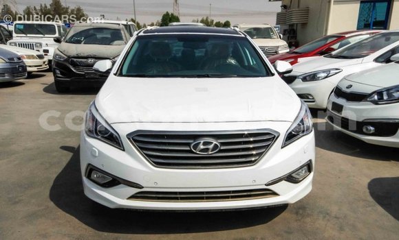 Sayi Imported Hyundai Sonata White Mota in Import - Dubai a Maseru Sayi Imported Hyundai Sonata White Mota in Import - Dubai a Maseru