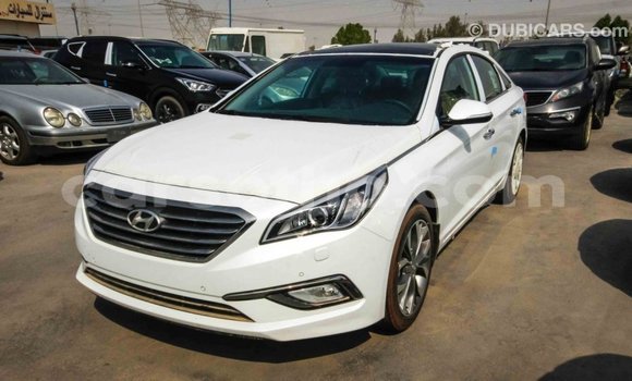 Sayi Imported Hyundai Sonata White Mota in Import - Dubai a Maseru Sayi Imported Hyundai Sonata White Mota in Import - Dubai a Maseru