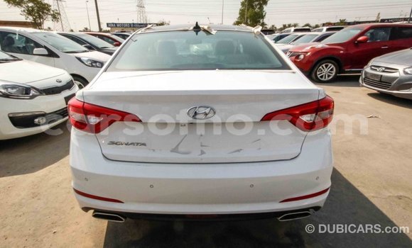 Sayi Imported Hyundai Sonata White Mota in Import - Dubai a Maseru Sayi Imported Hyundai Sonata White Mota in Import - Dubai a Maseru