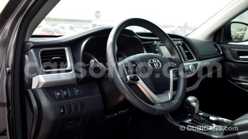 Big with watermark toyota highlander maseru import dubai 12334