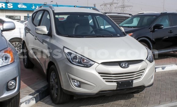 Sayi Imported Hyundai Tucson Beige Mota in Import - Dubai a Maseru Sayi Imported Hyundai Tucson Beige Mota in Import - Dubai a Maseru