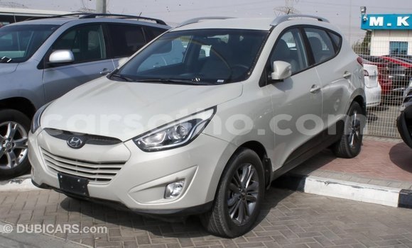 Sayi Imported Hyundai Tucson Beige Mota in Import - Dubai a Maseru Sayi Imported Hyundai Tucson Beige Mota in Import - Dubai a Maseru