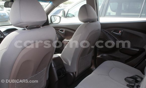 Sayi Imported Hyundai Tucson Beige Mota in Import - Dubai a Maseru Sayi Imported Hyundai Tucson Beige Mota in Import - Dubai a Maseru