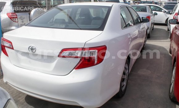 Acheter Import Voiture Toyota Camry Blanc à Import - Dubai, Maseru Acheter Import Voiture Toyota Camry Blanc à Import - Dubai, Maseru