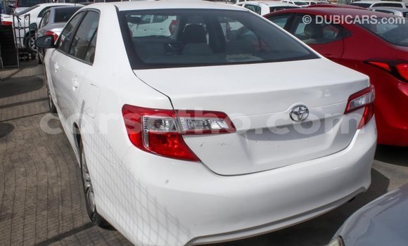 Acheter Import Voiture Toyota Camry Blanc à Import - Dubai, Maseru Acheter Import Voiture Toyota Camry Blanc à Import - Dubai, Maseru