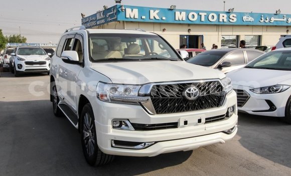 Acheter Import Voiture Toyota Land Cruiser Blanc à Import - Dubai, Maseru Acheter Import Voiture Toyota Land Cruiser Blanc à Import - Dubai, Maseru